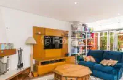 Vende-se: impecável imóvel garden de 3 quartos , suíte e duas vagas no bairro petrópolis.