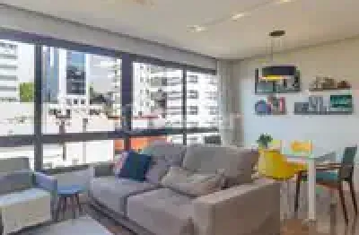 Vende-se- impecável imóvel de 2 dormitórios, suíte e box na rua carlos von koseritz