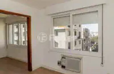 Vende-se: amplo apartamento de 3 quartos com suíte e vaga na rua luiz afonso, cidade baixa.