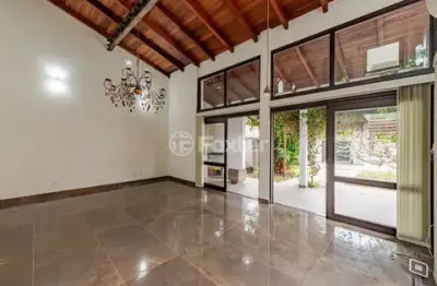 Impecável sobrado 354m² privativos, 03 dorms, suíte, hidro, lareira, 03 vagas, cristal, porto alegre/rs