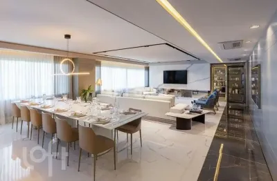 Vende-se: apartamento com 260m², com 4 suítes e 3 vagas no jardim europa.
