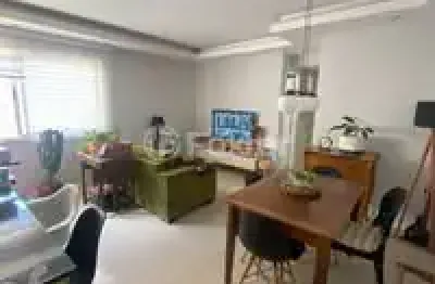 Vende-se: lindo apartamento com 2 quartos/suíte e vaga na vila ipiranga, porto alegre.