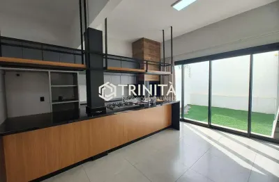 Casa semimobiliada com suíte, duas vagas cobertas e sobra de terreno | jardim veredas