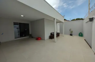 Linda casa localização privilegiada a 5 minutos do center shopping