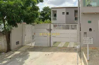 Sobrado para aluguel com 2 suítes amplos, quintal e 2 vagas de garagem no bairro residencial algarve - mogi das cruzes/sp