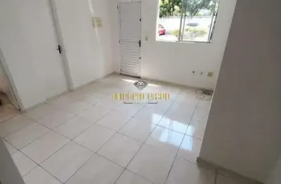 Apartamento térreo com 2 dormitórios com varanda no condominio resindencial ferrara em poá-sp