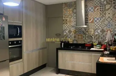 Sobrado à venda com 3 suítes, sendo 1 master e 5 vagas de garagem no bairro jardim quaresmeira ii em suzano - sp