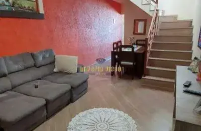Sobrado à venda com 3 dormitórios, sendo 1 suíte, área gourmet com churrasqueira e 2 vagas no jardim universo - mogi das cruzes-sp