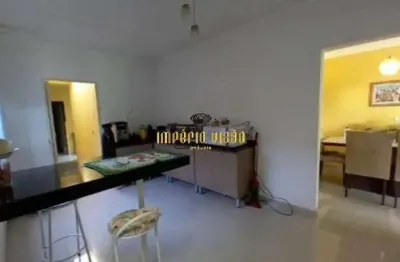 Sobrado à venda com 4 dormitórios, sendo 1 suíte com hidromassagem e 5 vagas de garagem no jardim santa helena - poá - sp