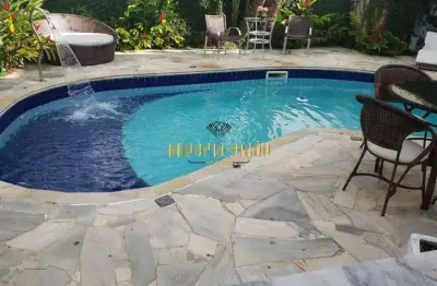 Linda casa semi mobiliada no aruã com 180m², 3 dormitórios, sendo 1 suíte master com closet e área gourmet com churrasqueira em mogi das cruzes - sp