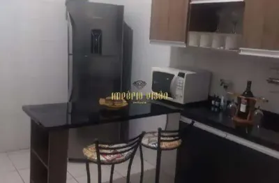 Sobrado à venda com 3 dormitórios e quintal amplo no bairro jardim dos ipês - suzano-sp.