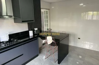 Sobrado à venda com 3 suítes, sendo 1 suíte máster, churrasqueira e piscina no condomínio aruã - mogi das cruzes-sp.