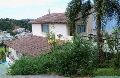 Sobrado à venda com 3 dormitórios, sendo 1 suíte, área gourmet com piscina e churrasqueira no condomínio arujá hills 3 - arujá - sp