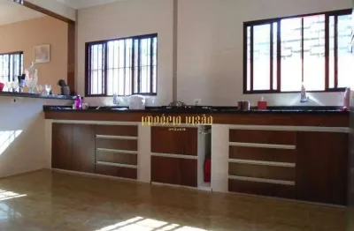 Excelente sobrado à venda no centro de suzano, com 5 dormitórios e cozinha planejada.