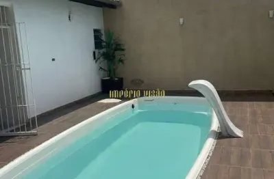 Casa térrea com 4 dormitórios, sendo 4 suítes, com piscina em poá sp