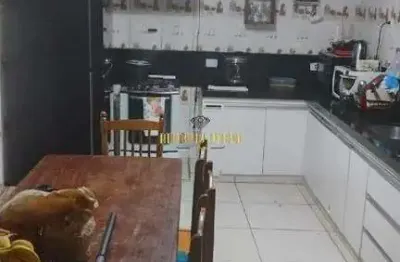 Casa à venda de 4 dormitórios, sendo 2 suíte no centro de suzano-sp