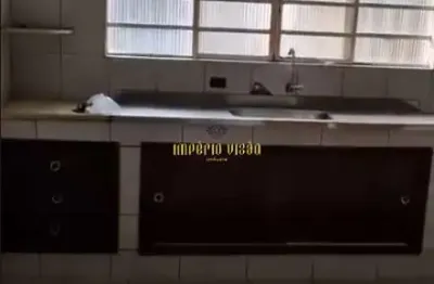 Sobrado para locação de 5 dormitórios e 4 garagens cobertas e um viveiro em ferraz de vasconcelos-sp