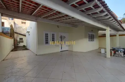 Sobrado para Aluguel com 3 Dormitórios sendo 1 Suíte no bairro do Jardim Carlos Cooper - Suzano/SP
