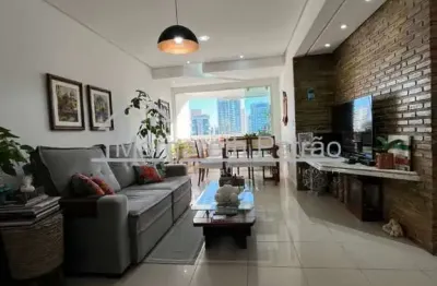 Apartamento 03 quartos, amplo com dependência no costa azul.