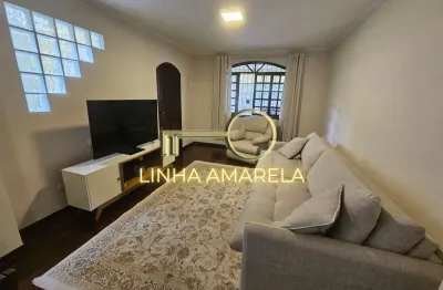 Este sobrado oferece tudo o que você precisa para viver com conforto e praticidade!