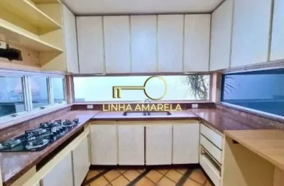 Sobrado amplo à venda, ideal para moradia ou comércio,