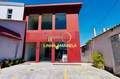 Loja comercial para venda ou locação, espaço amplo e versátil.