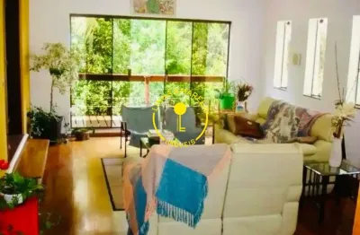 Ampla Casa com Área de Lazer Completa no Parque dos Príncipes.