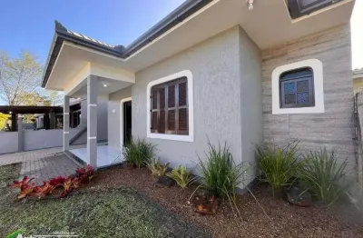 Belíssima  casa a poucas quadras do mar no balneário de  nova ttramandaí