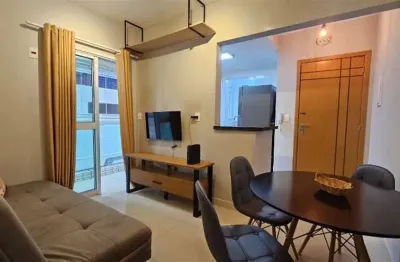 Apto 01 dorm, 53 m² de area util, mobiliado e 01 vaga de garagem