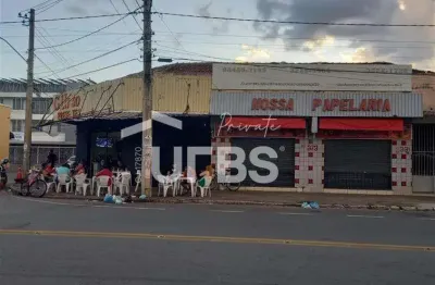 Este imóvel está localizado no coração do setor central, em frente ao movimentado mercado popular da rua 74, um ponto de referência comercial e cultural da região.