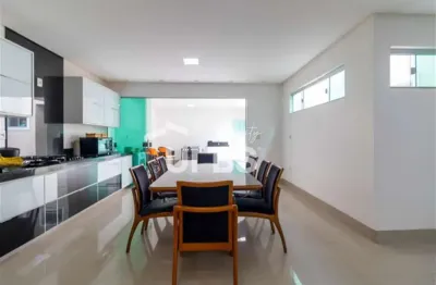 Casa com 3 quartos à venda na Rua J4, Parque das Laranjeiras, Goiânia