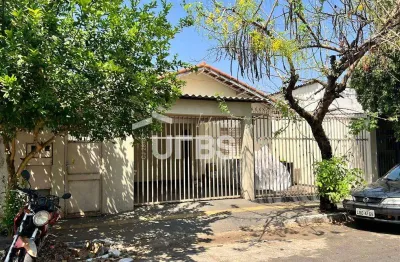 Casa com 3 quartos à venda na Avenida Ademar Ferrugem, Setor Campinas, Goiânia