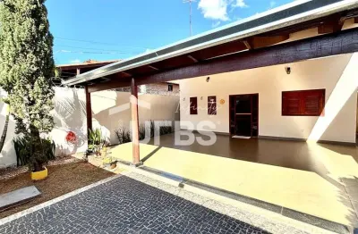 Casa com 3 quartos à venda na Rua Maria Mendes de Moura, Residencial Arco Verde, Goiânia