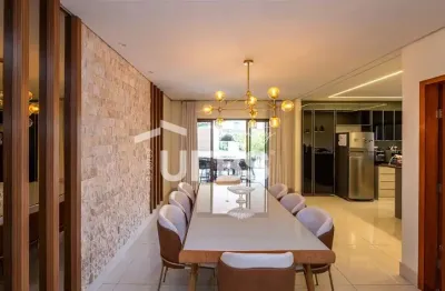 Casa em condomínio fechado com 4 quartos à venda na Rua SB 28, Loteamento Portal do Sol II, Goiânia