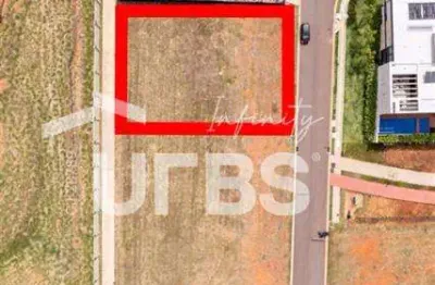 Excelente lote de 800 m2, sem vizinho de fundo e com ótima localização dentro do condomínio! fácil acesso, próximo a portaria!