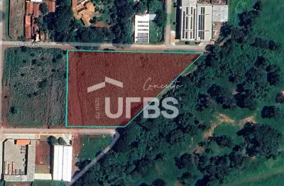 Área de 170m de frente em 12.559 m² de área comercial para galpões logísticos ou condomínio no Jardim Petrópolis.