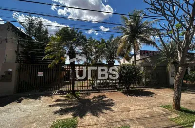 Casa a venda no Setor Vila Nova - com 542 metros de terreno - 4 quartos - Na Avenida A