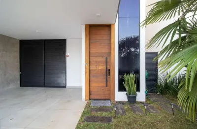 Casa em condomínio para venda com 4 quartos, sendo 3 suítes , 232m²