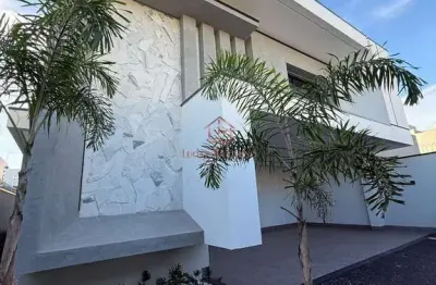 Casa nova na 505 sul, 4 suítes, 242m², piscina, energia solar