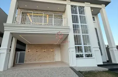 Casa alto padrão com 4 suítes, piscina aquecida, energia solar e automação