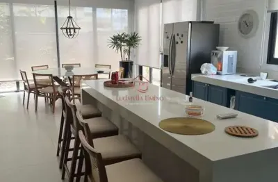 Casa no alphaville com 3 suítes, energia solar e acabamento de alto padrão