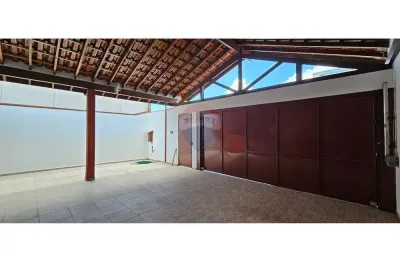 Casa à venda de 174 m², 3 dormitórios sendo 1 suítes no bairro meneghetti em franca/sp