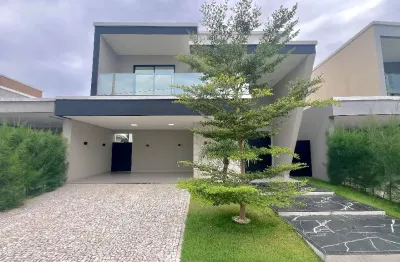 Casa nova e projeada em condomínio de luxo no eusébio! maravilhosa.