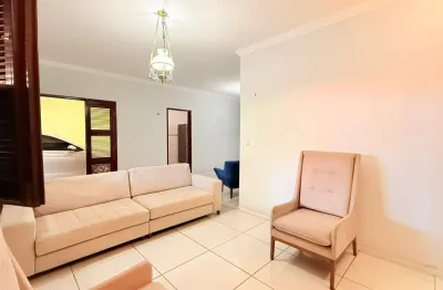 Casa a venda com 403m² de área construída, 4 quartos e escritório no quintino cunha.