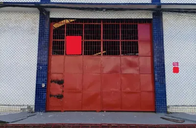 Venda de galpão com 700m² bem espaçoso, localizado no bairro do coqueiro