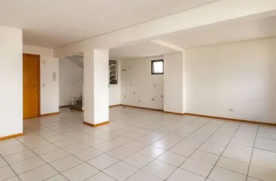 Cobertura no centro de curitiba com 2 suítes amplas e 2 vagas
