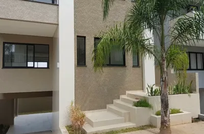 Sobrado com 4 suítes em condomínio fechado no campo comprido