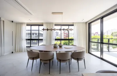 Linda cobertura mobiliada com 3 suítes e terraço descoberto no bigorrilho