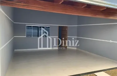 Linda casa no jardim itália com lote de 200m2 com preço de oportunidade