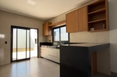 Casa nova no bairro vigilato pereira, 3 suítes e terreno com 300m²